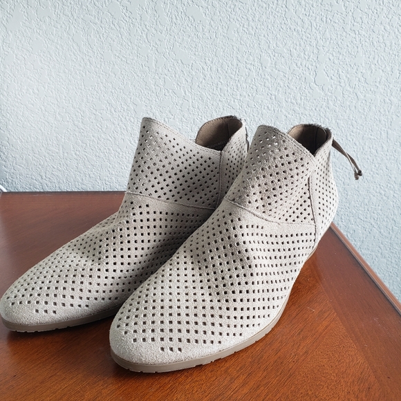 Kenneth Cole Beige Ankle Boots - Picture 1 of 4